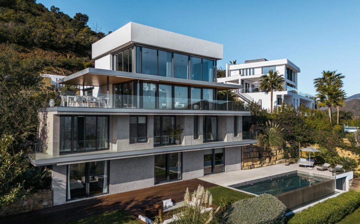 Modern Villa great sea views, La Mairena, Marbella  R5002135 1