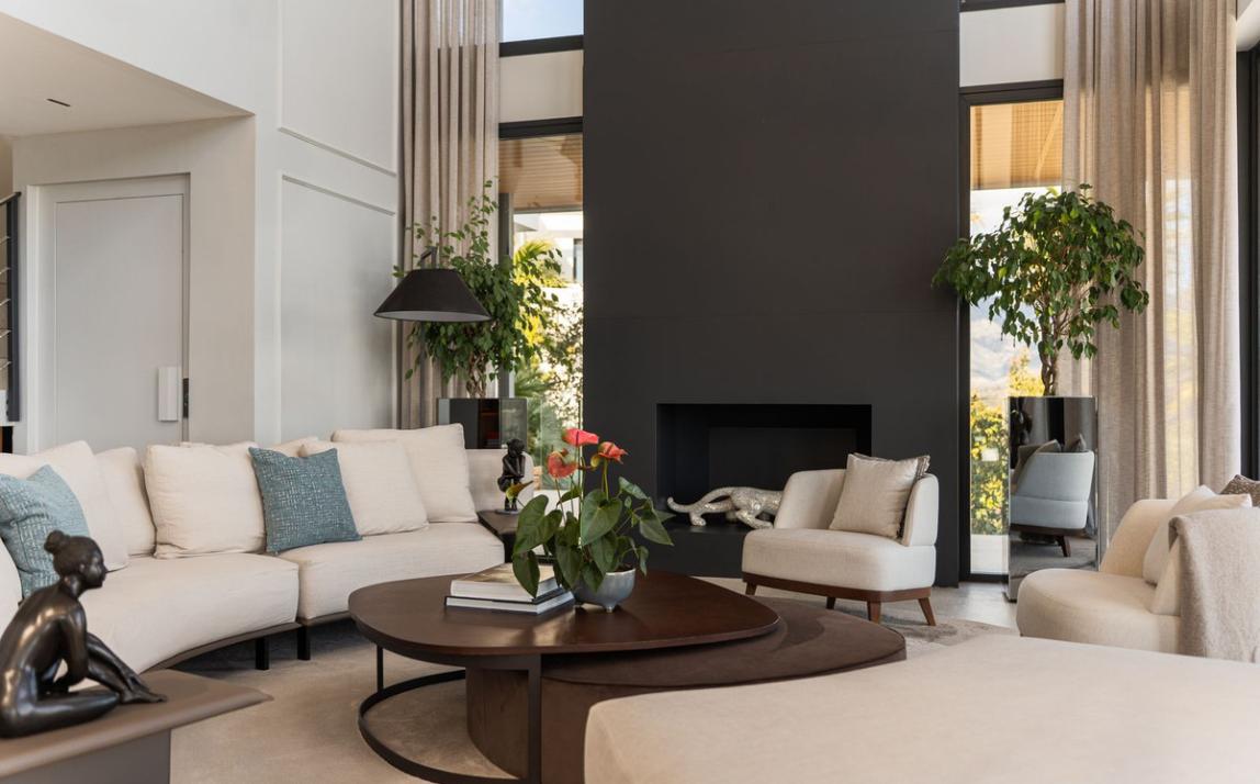 Modern Villa great sea views, La Mairena, Marbella  R5002135 3