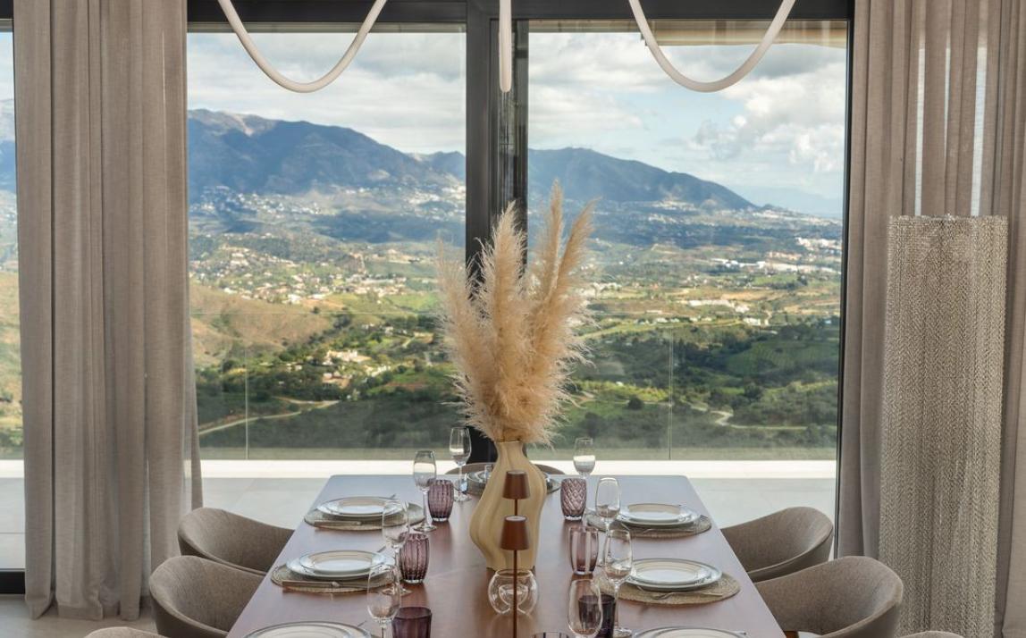 Modern Villa great sea views, La Mairena, Marbella  R5002135 8