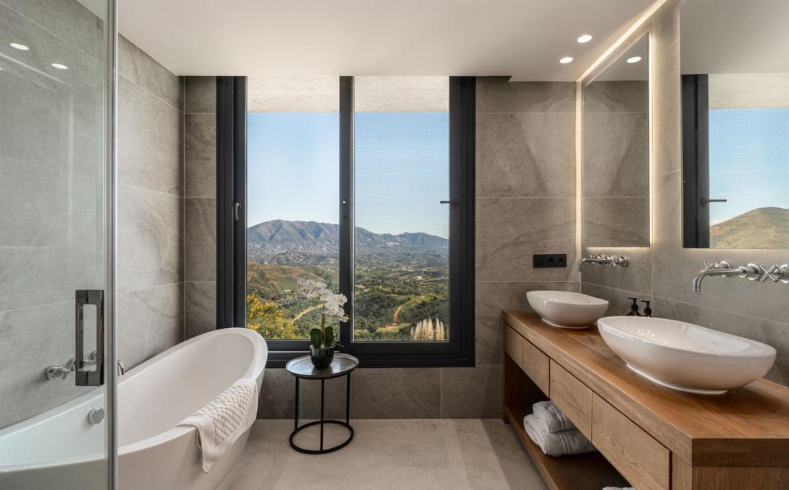 Modern Villa great sea views, La Mairena, Marbella  R5002135 20