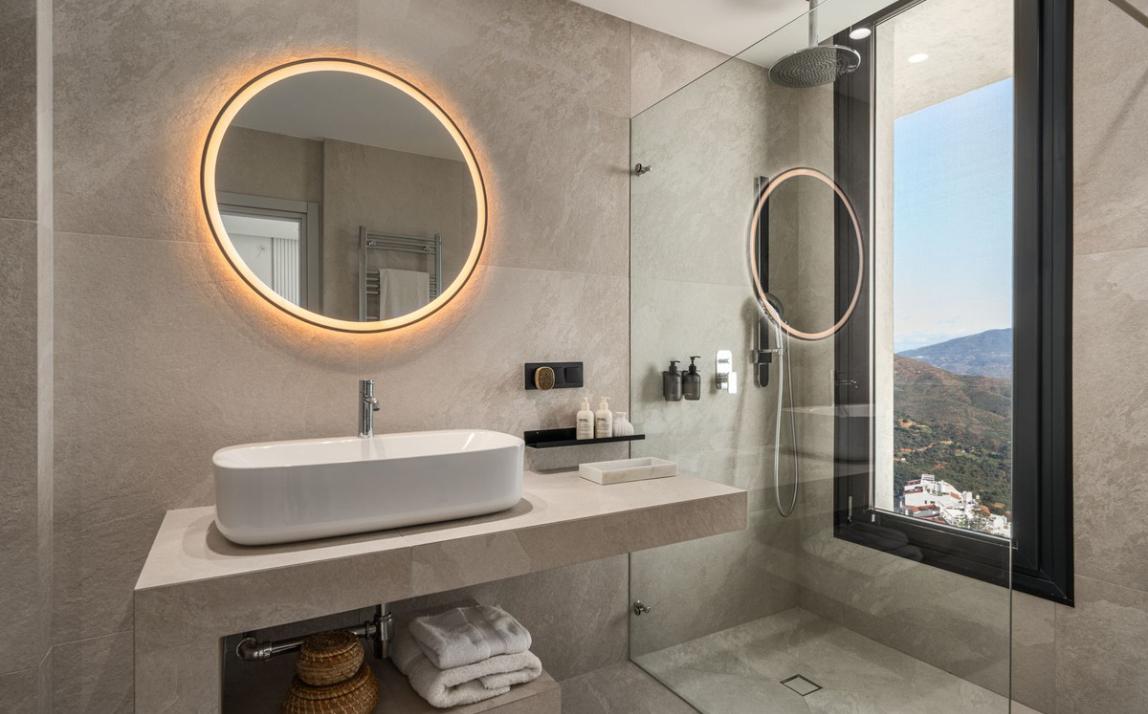 Modern Villa great sea views, La Mairena, Marbella  R5002135 23