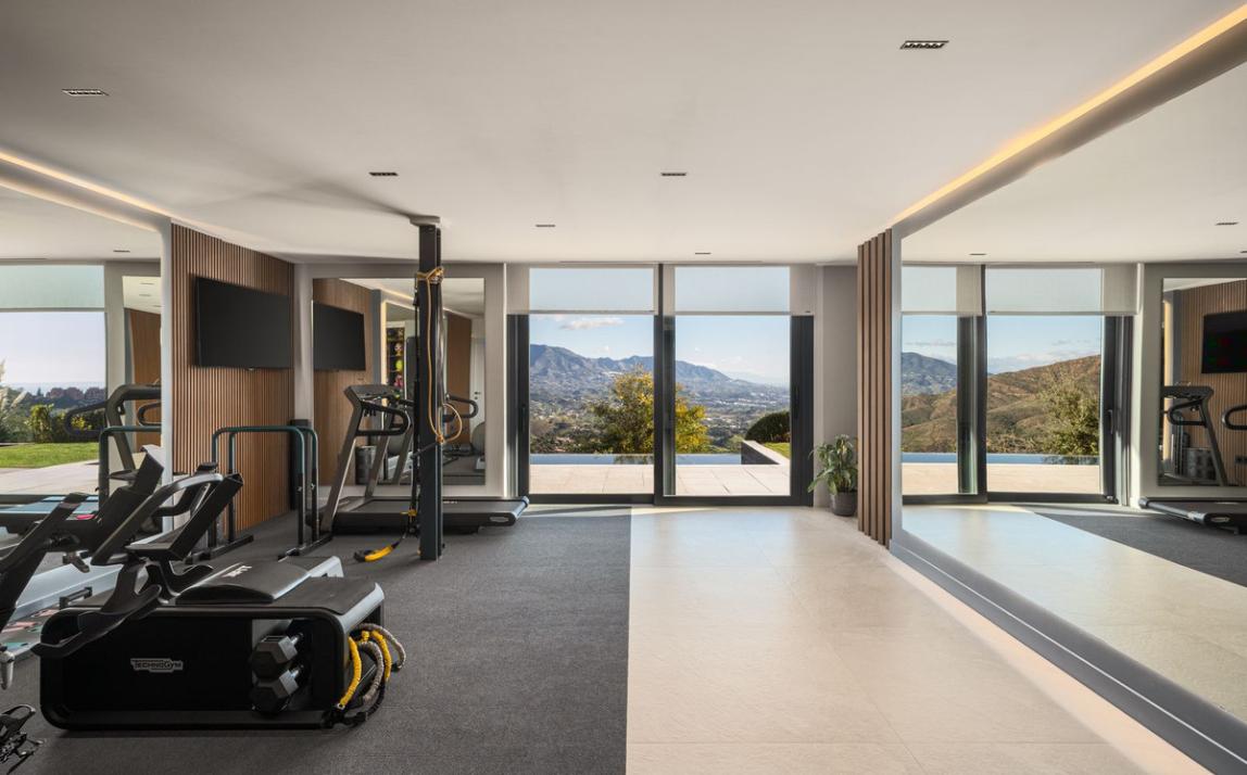 Modern Villa great sea views, La Mairena, Marbella  R5002135 30