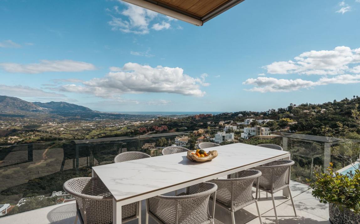 Modern Villa great sea views, La Mairena, Marbella  R5002135 32