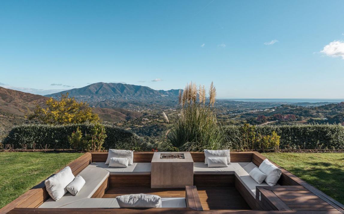 Modern Villa great sea views, La Mairena, Marbella  R5002135 33