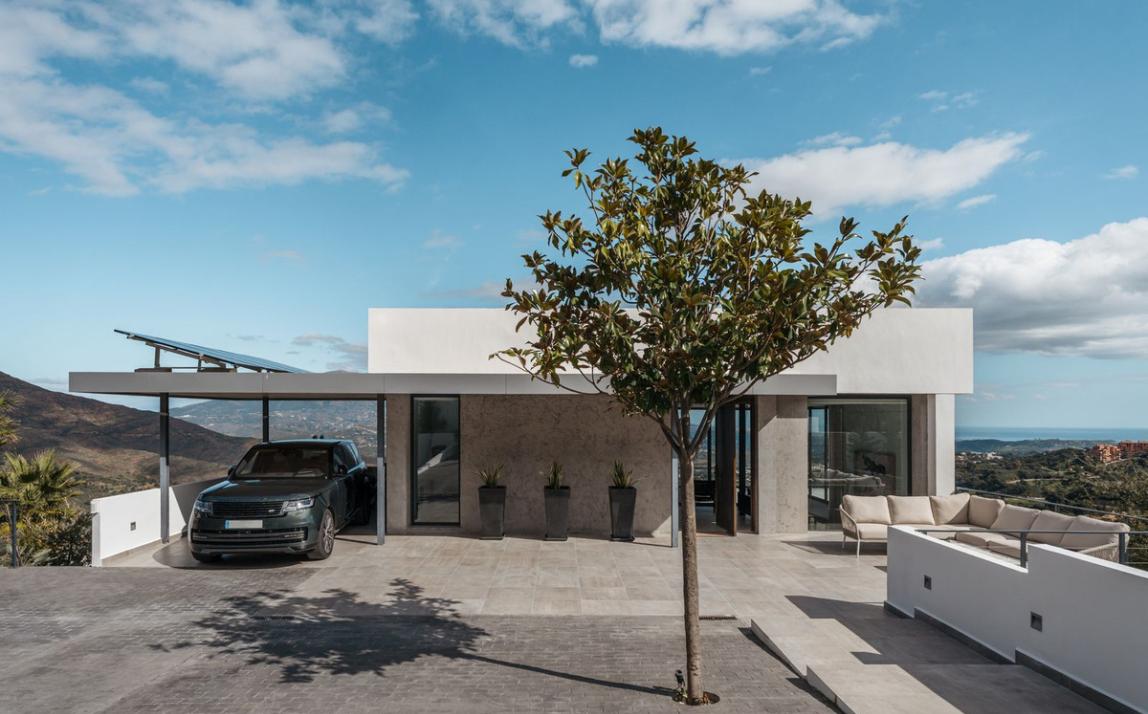 Modern Villa great sea views, La Mairena, Marbella  R5002135 36