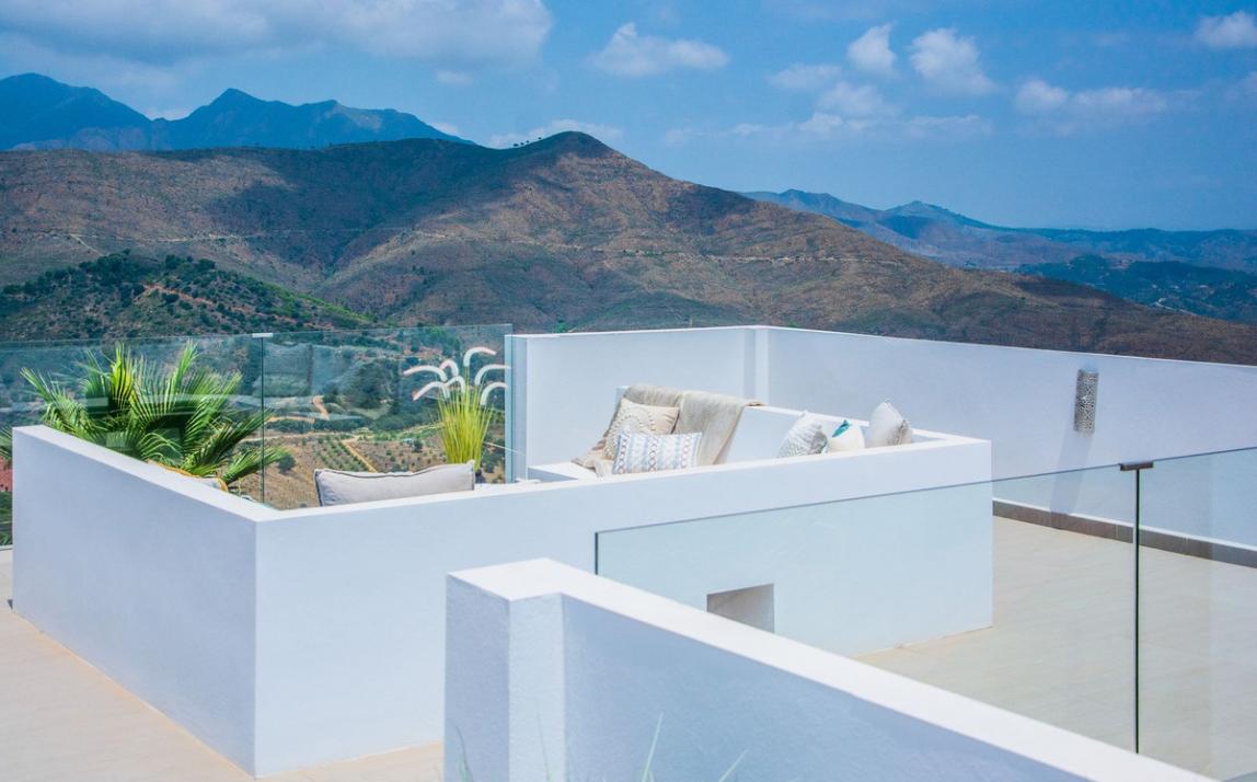 South facing villa for sale with amazing sea views, La Mairena, int he hills above Marbella, R4688530 31