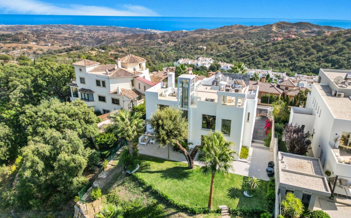 South facing villa for sale with amazing sea views, La Mairena, int he hills above Marbella, R4688530 35