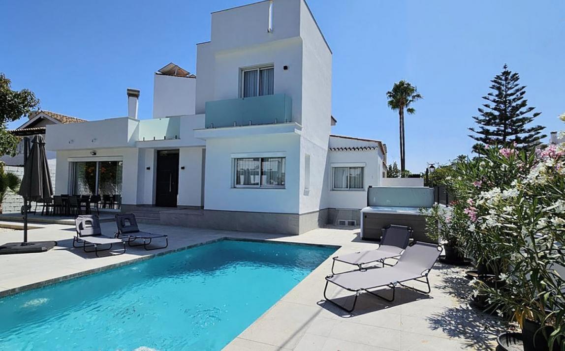 Beachside Villa for Sale, MARBELLA  R4835029 1