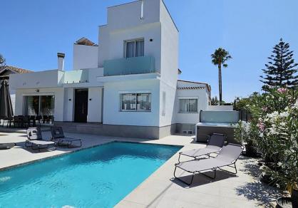 Beachside Villa for Sale, MARBELLA  R4835029 16