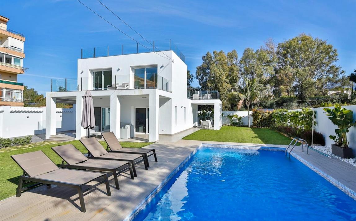 Modern villa for sale The Golden Mile Marbella R3166873 52