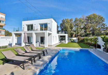 Modern villa for sale The Golden Mile Marbella R3166873 53