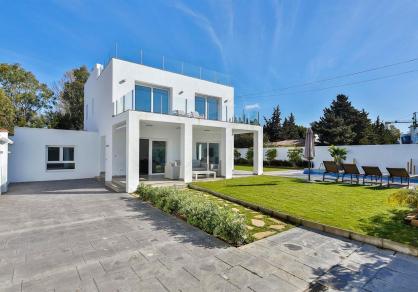 Modern villa for sale The Golden Mile Marbella R3166873 83