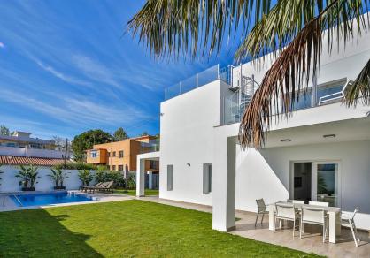 Modern villa for sale The Golden Mile Marbella R3166873 88